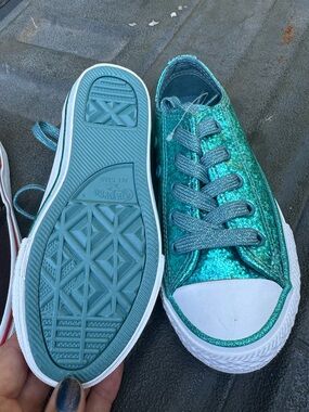 Converse all stars NWOT kids size 11